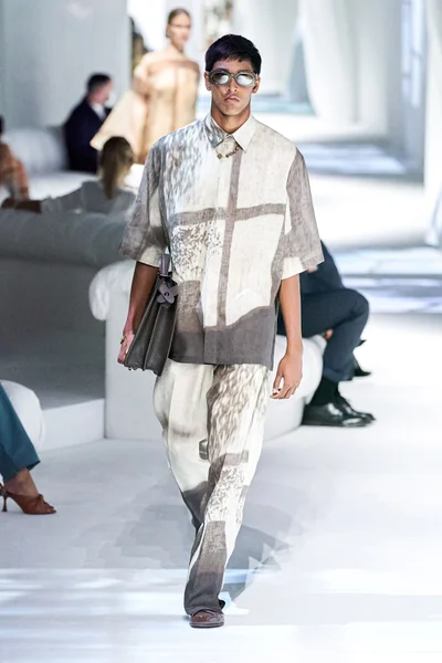Look 3